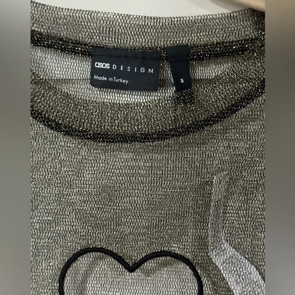 ASOS DESIGN Skinny Long Sleeve T-Shirt in Metallic Mesh w/ Heart Cut Out Size M - Picture 2 of 5